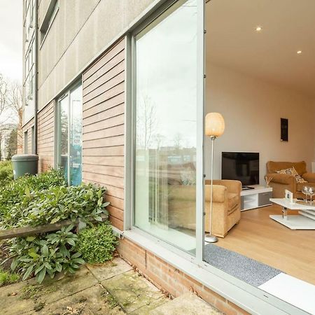Central Bedford: Two Bedrooms, Breakfast Basket 외부 사진