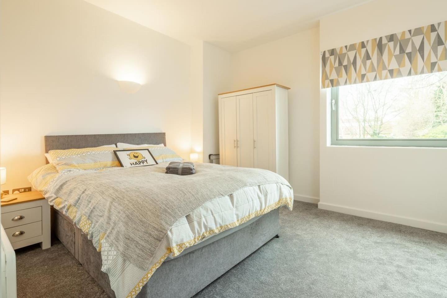 Central Bedford: Two Bedrooms, Breakfast Basket 외부 사진