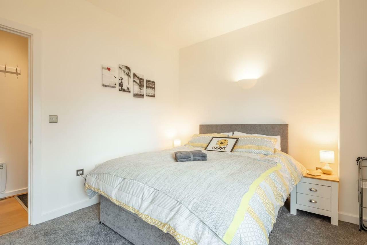 Central Bedford: Two Bedrooms, Breakfast Basket 외부 사진