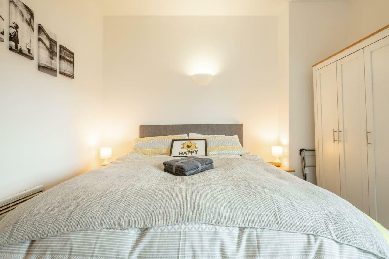 Central Bedford: Two Bedrooms, Breakfast Basket 외부 사진