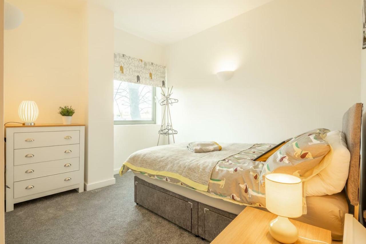 Central Bedford: Two Bedrooms, Breakfast Basket 외부 사진