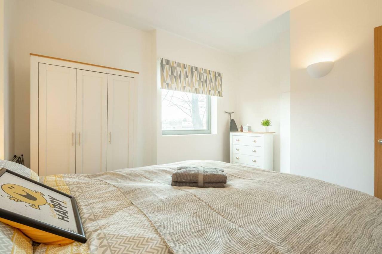 Central Bedford: Two Bedrooms, Breakfast Basket 외부 사진